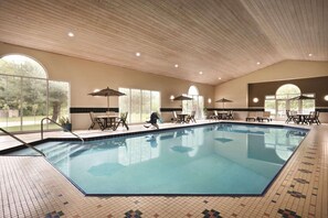 Una piscina cubierta
