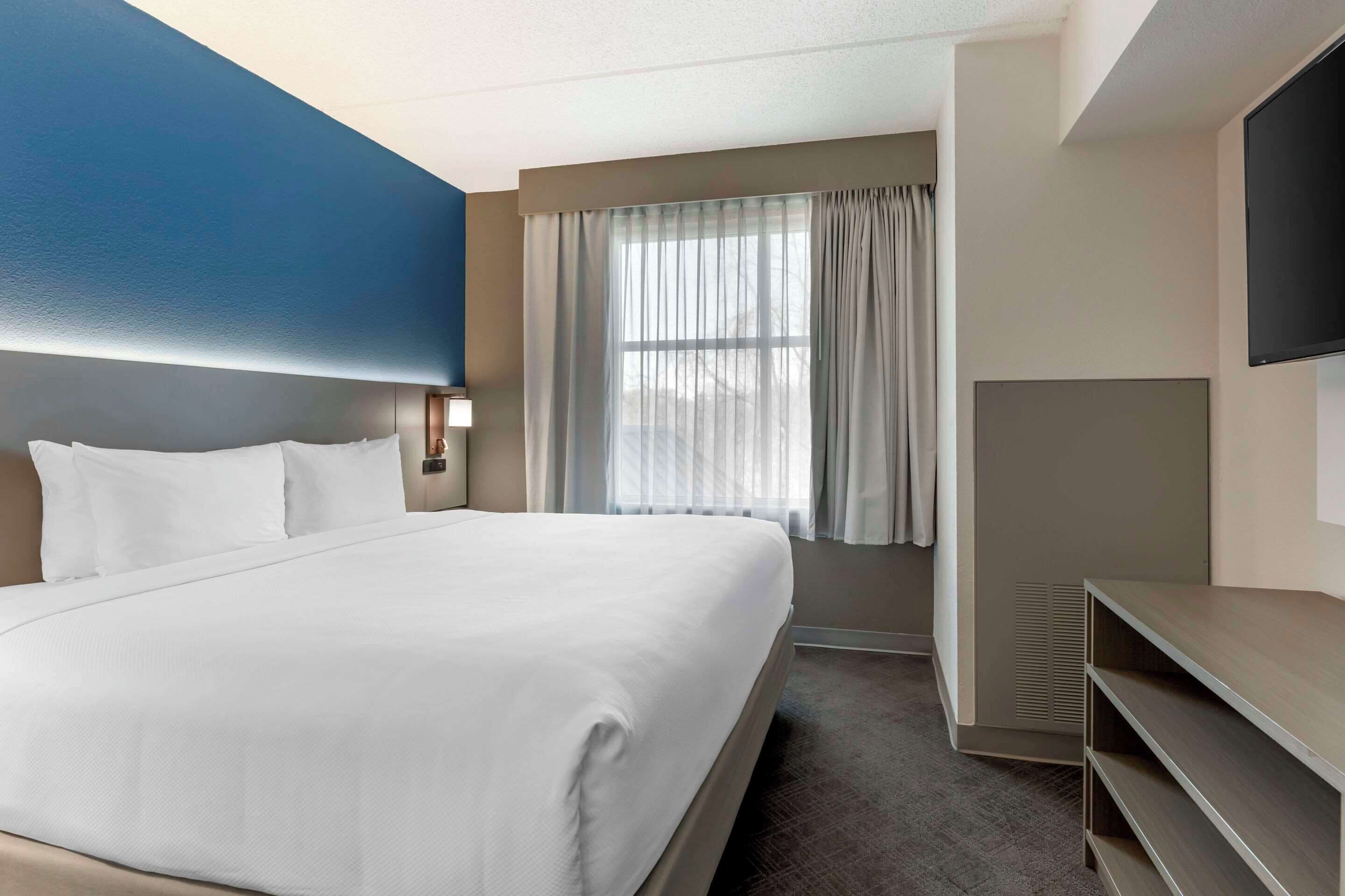 suite, 1 bedroom, non smoking | premium bedding, desk, blackout curtains, iron/ironing board