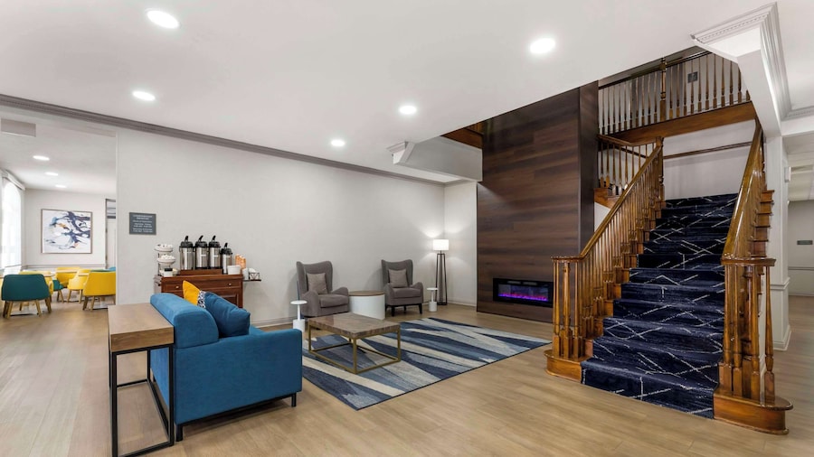 康福特酒店及套房 库亚霍加瀑布 - 阿克伦