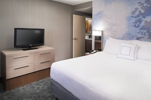 Desk, blackout drapes, iron/ironing board, free cribs/infant beds - Courtyard by Marriott Toledo Maumee/Arrowhead (Maumee)