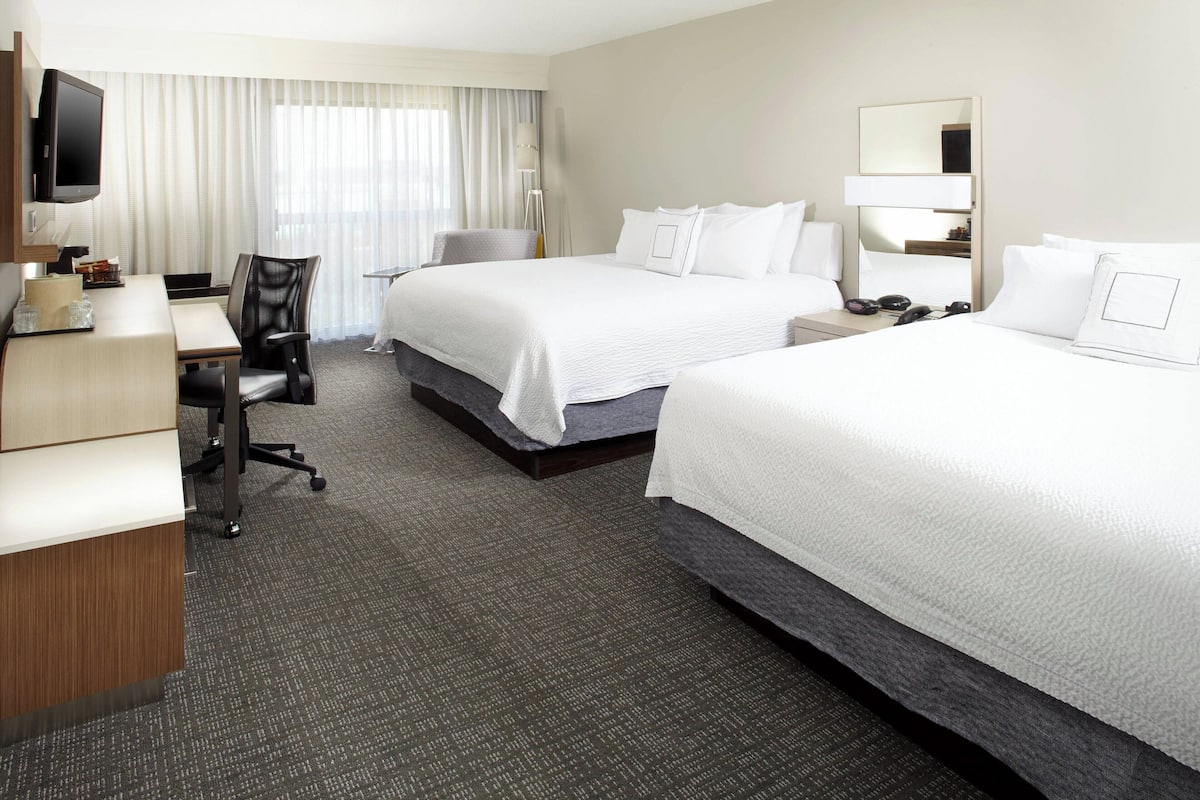 In-room safe, desk, laptop workspace, blackout drapes