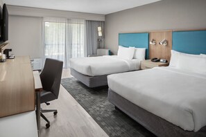 In-room safe, desk, laptop workspace, iron/ironing board - Courtyard by Marriott Newport News Yorktown (Yorktown)