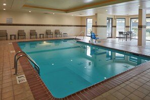 Indoor pool - Courtyard by Marriott Newport News Yorktown (Yorktown)