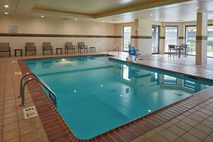 Una piscina cubierta