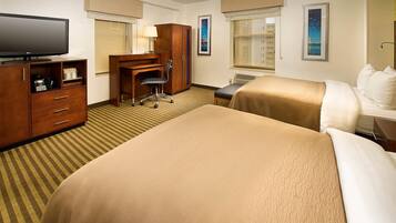 Caja de seguridad en la habitación, escritorio y cortinas blackout