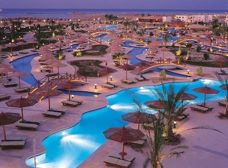 5 outdoor pools
