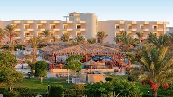 5 outdoor pools