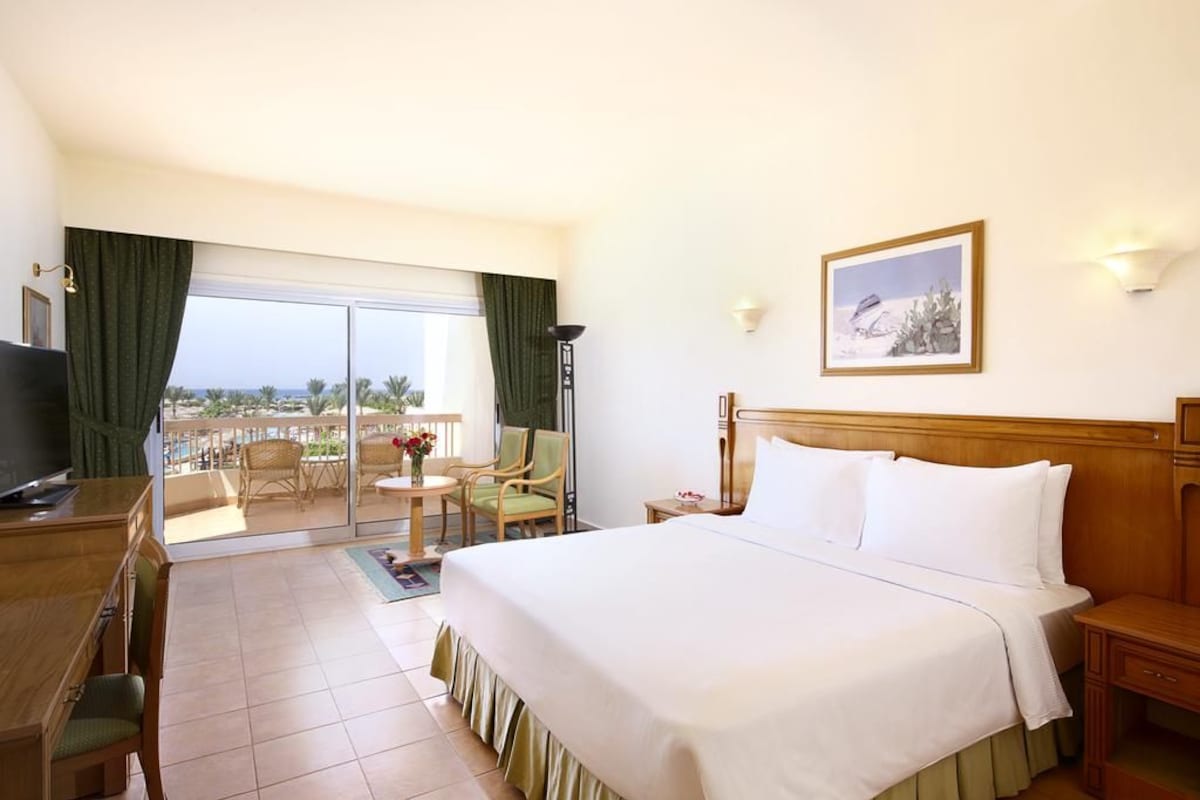 Minibar, cribs (surcharge), rollaway beds (surcharge), WiFi (surcharge)