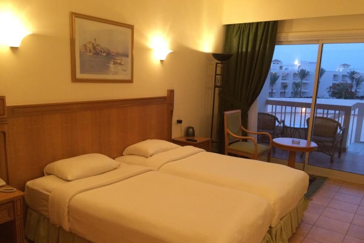 Minibar, cribs (surcharge), rollaway beds (surcharge), WiFi (surcharge)