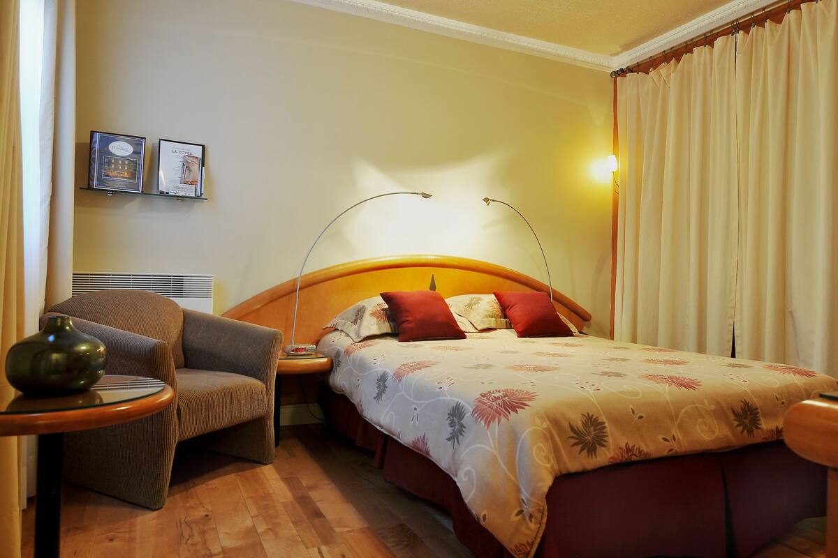 Standard Room, 1 Queen Bed