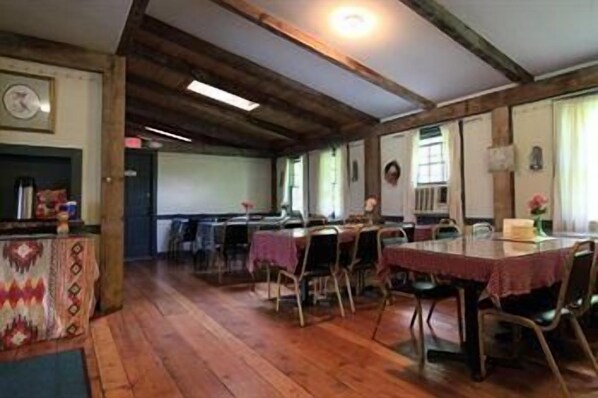 Restaurant - Ladd Brook Inn (Pownal)