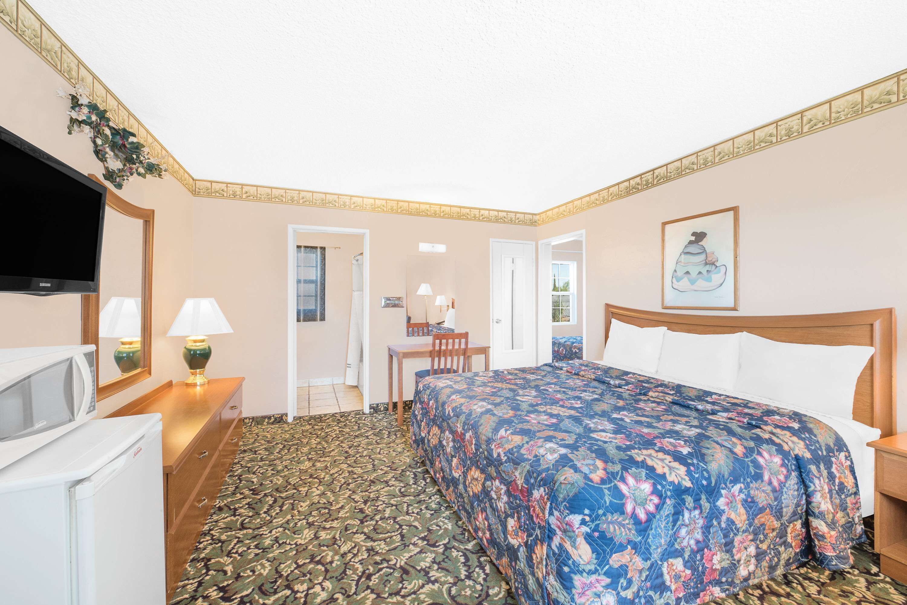 Premium bedding, individually decorated, individually furnished, desk