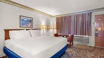 Habitación Confort, 1 cama King size, para no fumadores | Decoración personalizada, muebles diferentes y escritorio