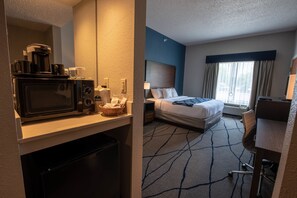 Standard Room, 1 King Bed, Accessible | Microwave