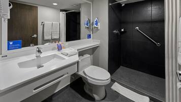 Bathtub, free toiletries, hair dryer, towels