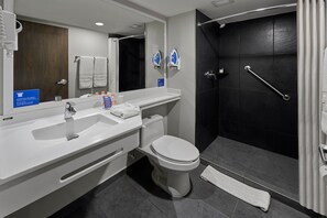 Bañera, artículos de higiene personal gratuitos y secador de pelo