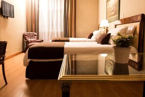 Superior Room | 1 bedroom, in-room safe, desk, laptop workspace