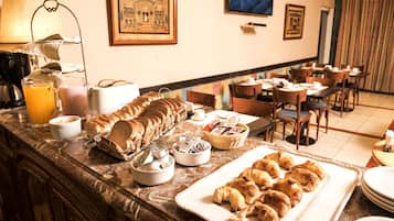 Free daily continental breakfast
