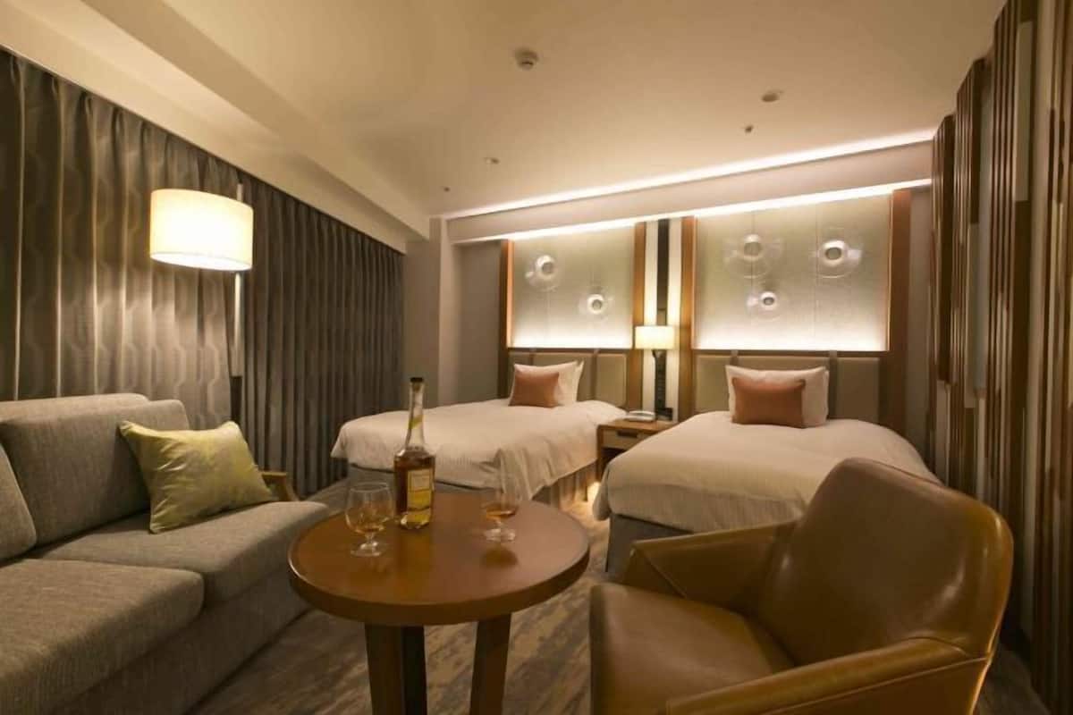 1 Schlafzimmer, Tempur-Pedic-Betten, Schreibtisch