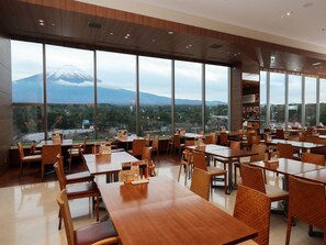 Daily buffet breakfast (JPY 3000 per person)