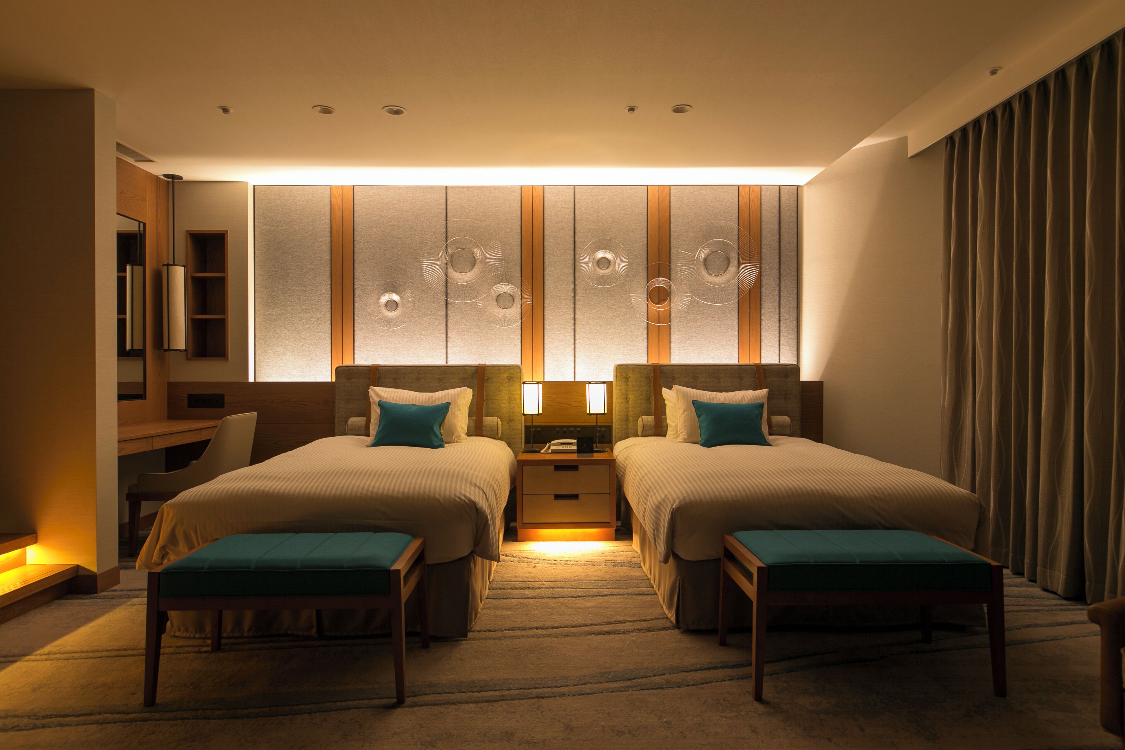 [grand executive floor] junior suite room, non smoking | 1 bedroom, tempur-pedic beds, desk, laptop workspace