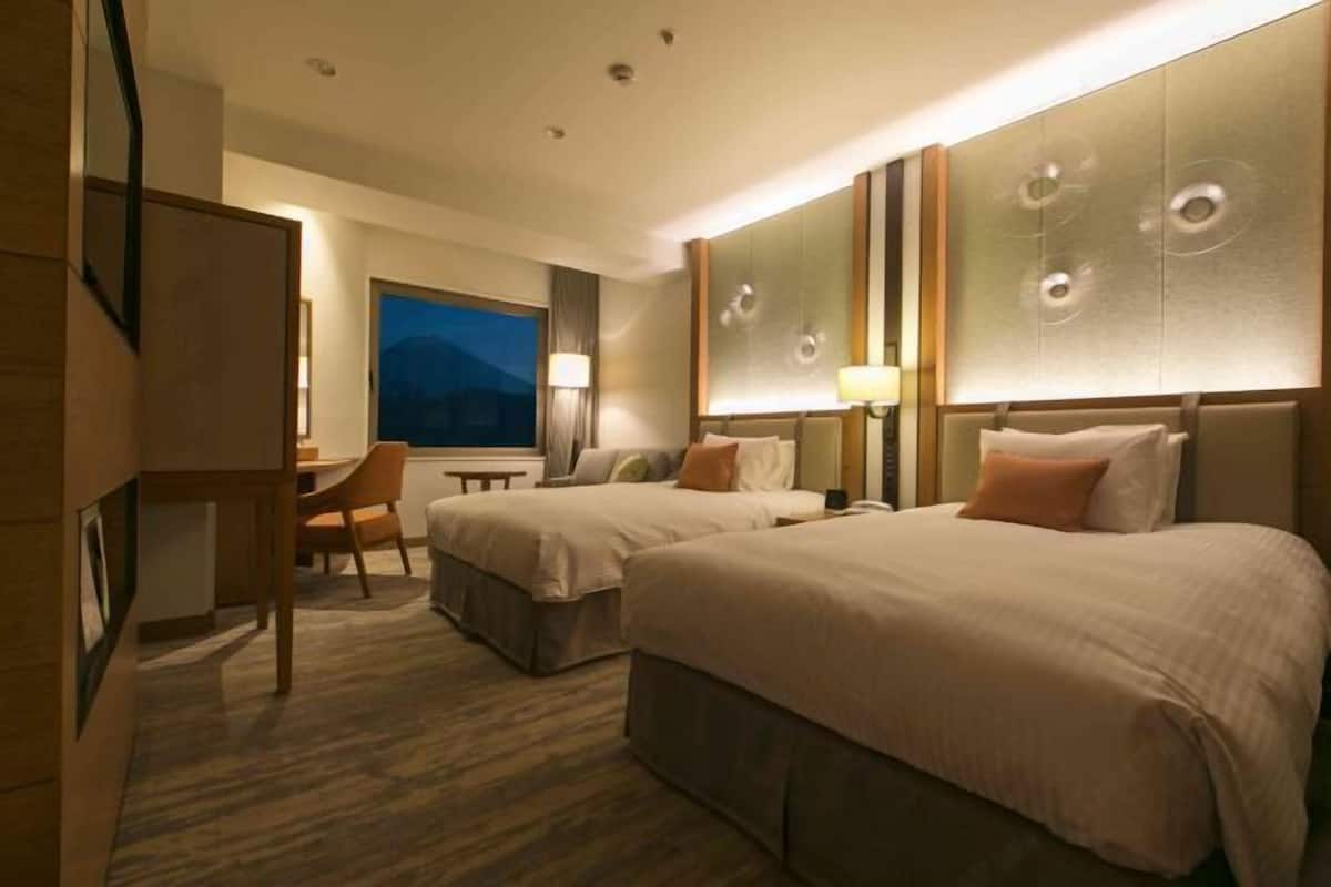 1 Schlafzimmer, Tempur-Pedic-Betten, Schreibtisch