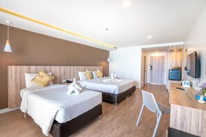 Deluxe kamer (Plala Wing) | Een kluis op de kamer, een bureau, verduisterende gordijnen, gratis wifi