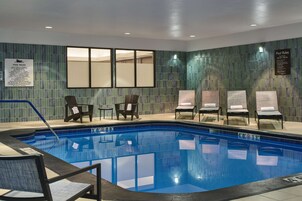 Una piscina cubierta