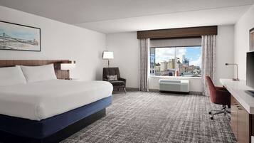 Bañera con ducha, artículos de tocador de diseñador, secador de pelo