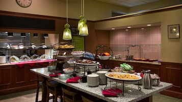 Desayuno buffet diario (USD 16.95 por persona)