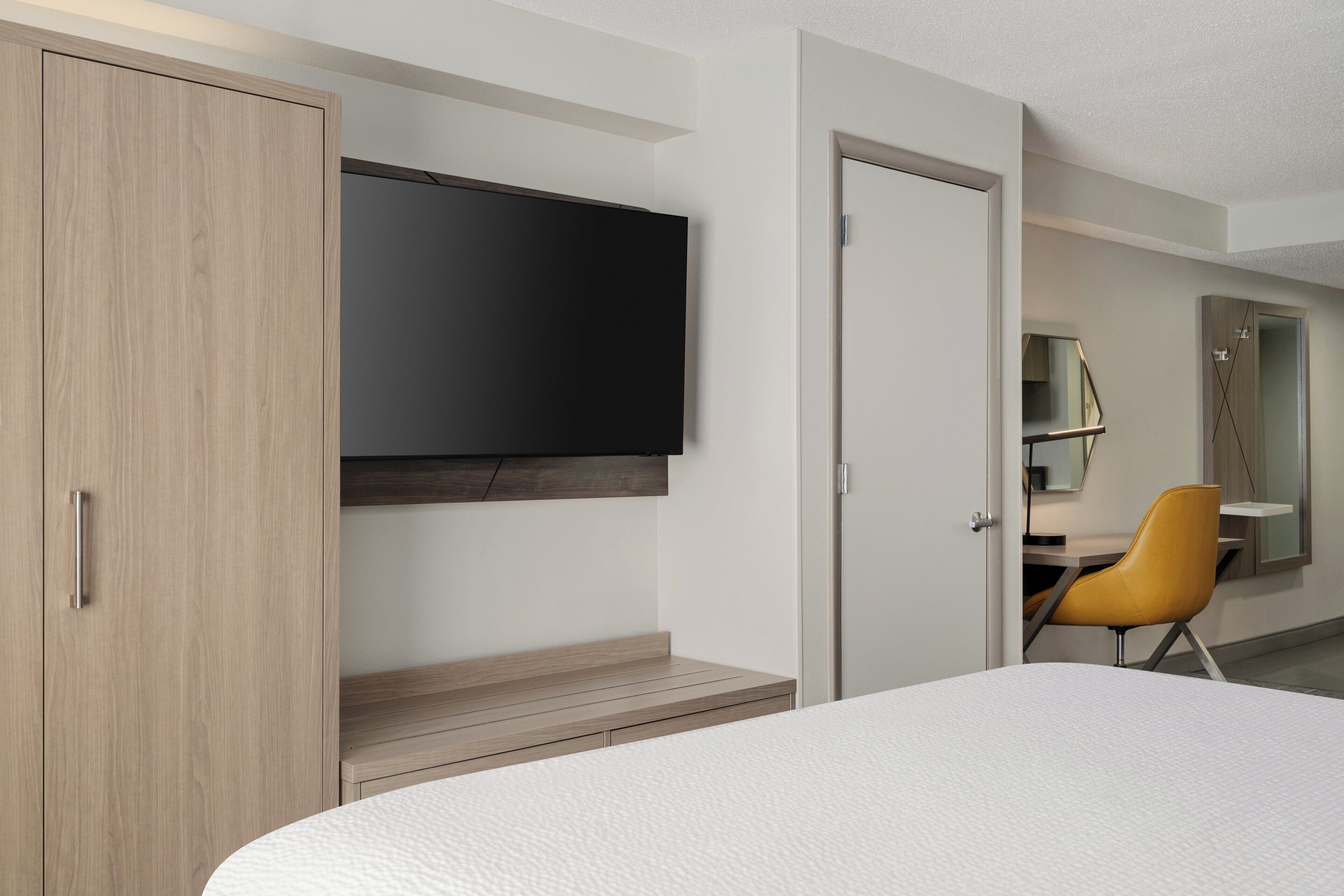 Premium bedding, in-room safe, desk, laptop workspace