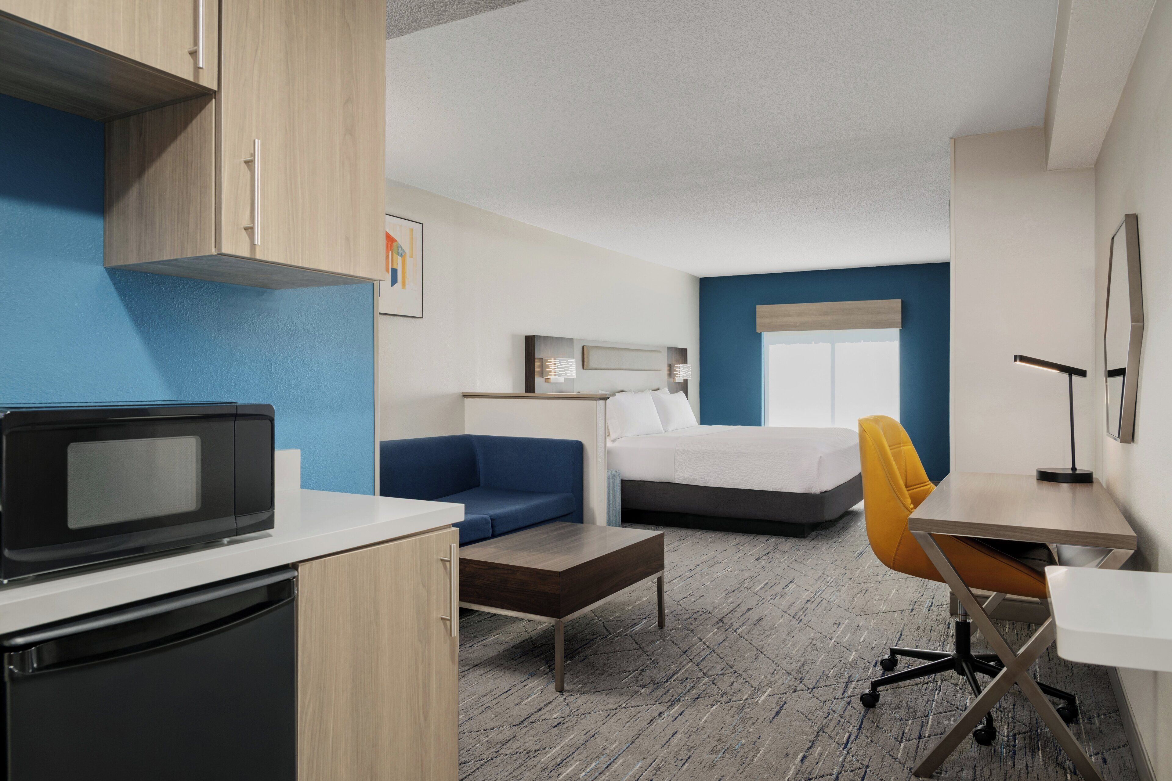 Premium bedding, in-room safe, desk, laptop workspace