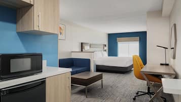 Premium bedding, in-room safe, desk, laptop workspace