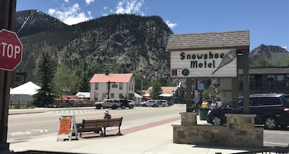 Snowshoe Motel
