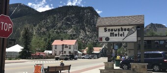 Snowshoe Motel