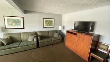 Family Apartment, 1 Bedroom | Ruang tamu | TV skrin rata