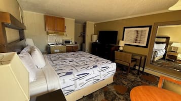 开间, 1 张特大床, 简易厨房 | 遮光窗帘、免费 WiFi、床单