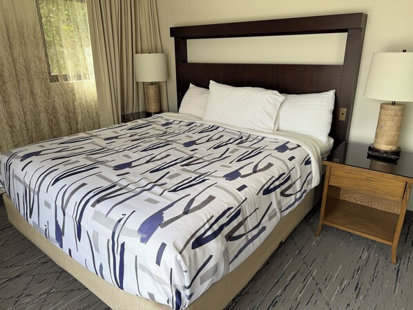 Suite | Verdunkelungsvorhänge, kostenloses WLAN, Bettwäsche