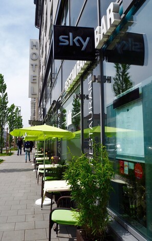 Lunch and dinner served, Vietnamese cuisine