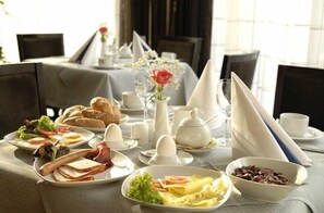 Daily buffet breakfast (EUR 15 per person)