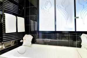Superior Double Room | Bathroom