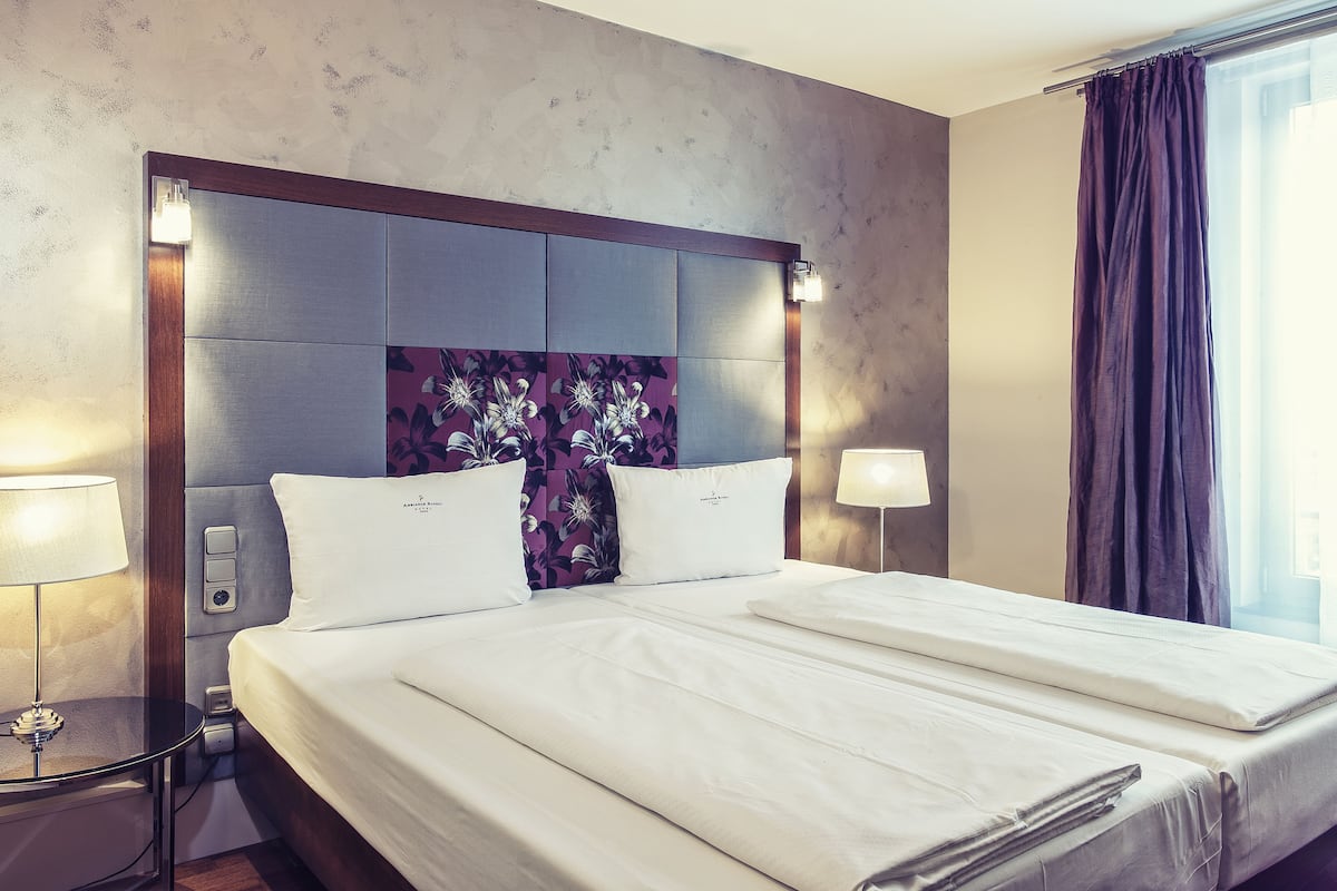 Doppia Standard | Minibar, una cassaforte in camera, con stile personalizzato
