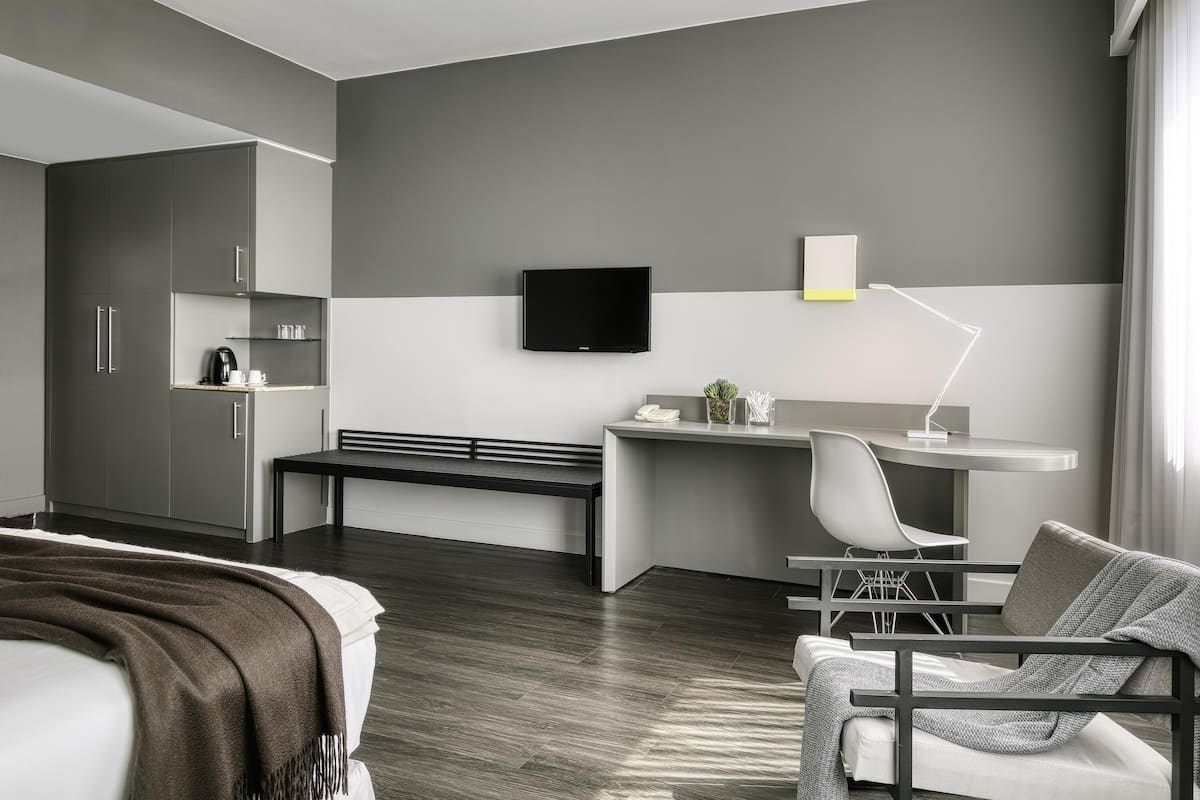 1 bedroom, premium bedding, minibar, in-room safe