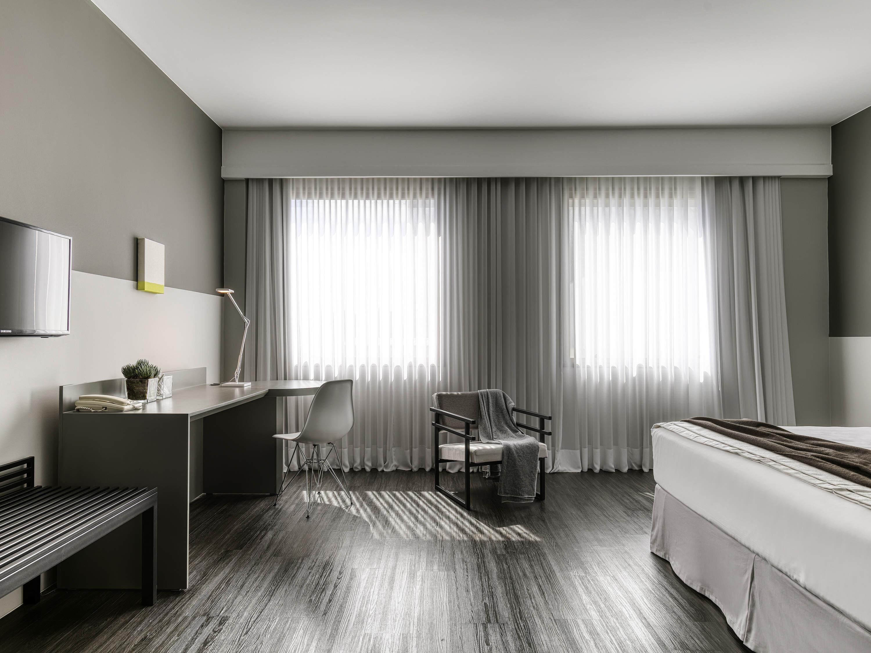 Rom – standard, 1 queensize-seng | Sengetøy av topp kvalitet, minibar, safe på rommet og lydisolert