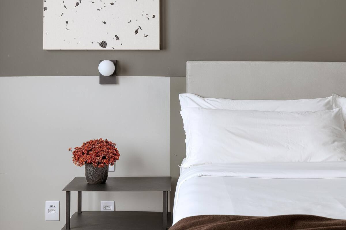 Standardzimmer, 1 Queen-Bett | Hochwertige Bettwaren, Minibar, Zimmersafe, schallisolierte Zimmer