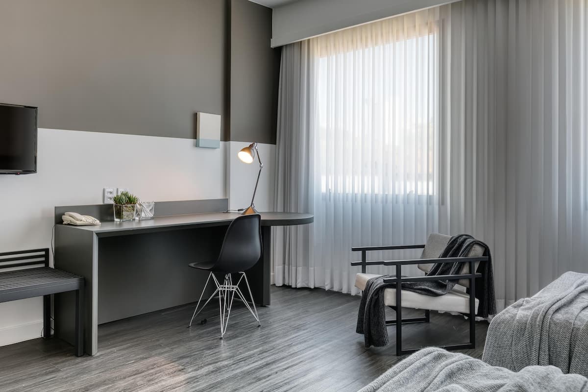 1 bedroom, premium bedding, minibar, in-room safe