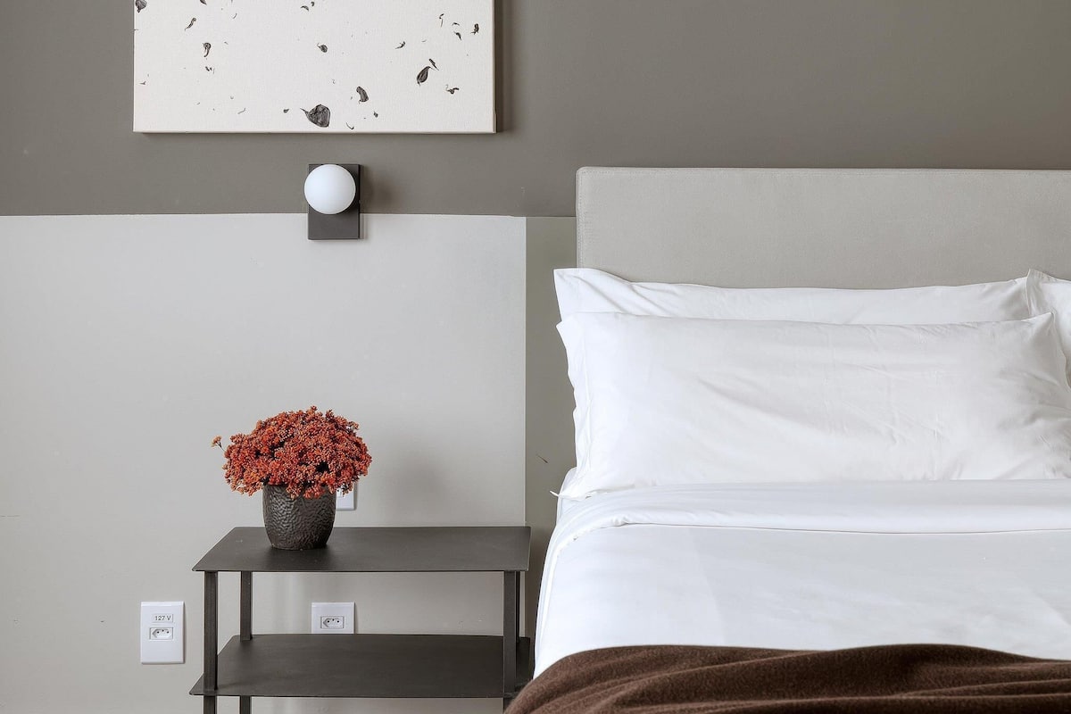 Standard Room, 1 Queen Bed
