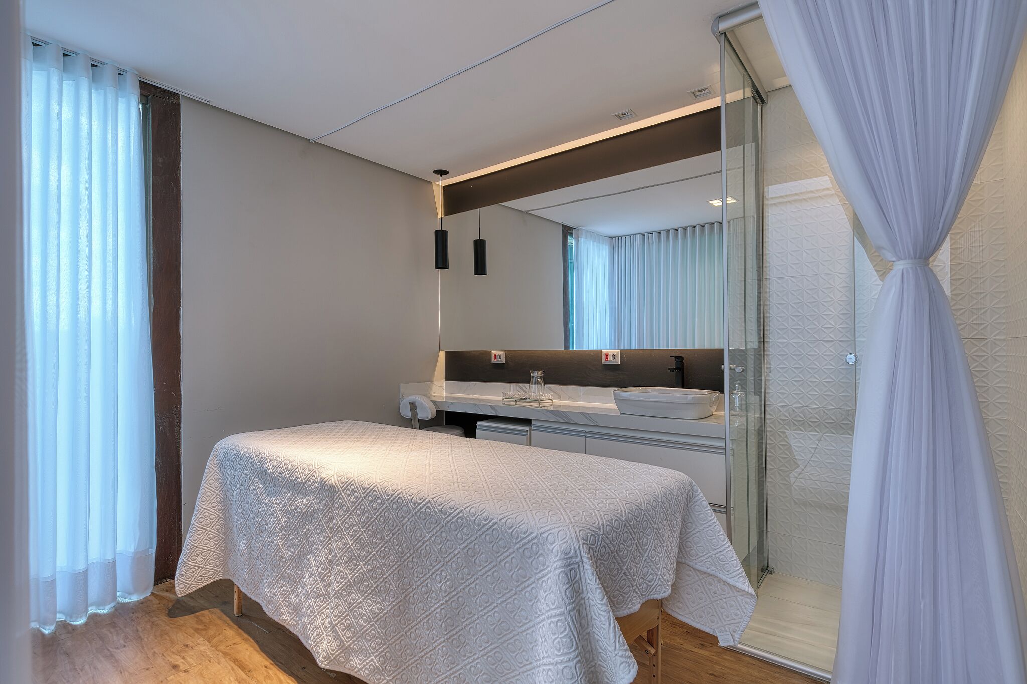 Kroppsbehandlingar, kroppsinpackningar och kroppsskrubb