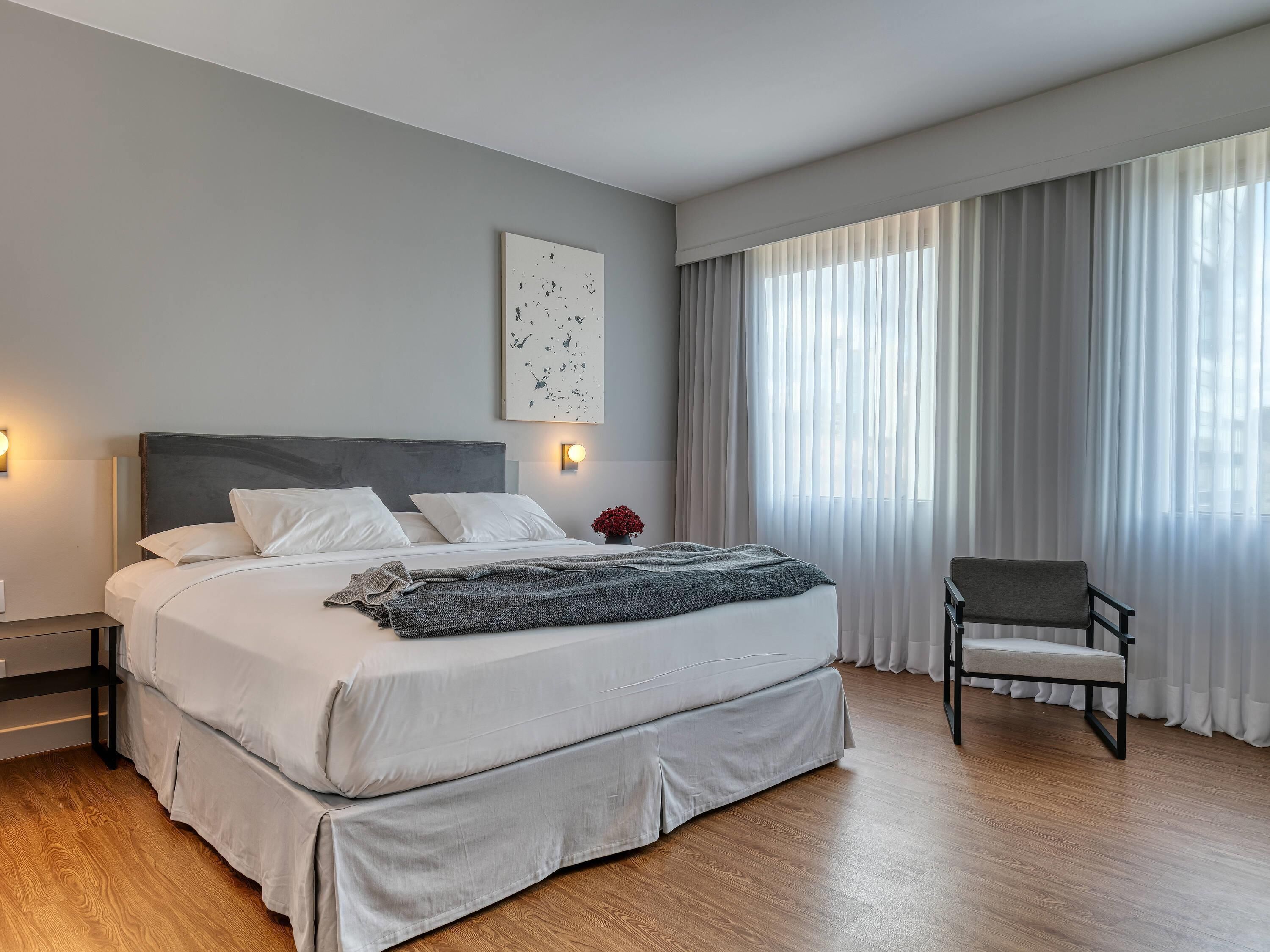 Deluxe suite, 1 tweepersoonsbed met slaapbank (Superior) | Luxe beddengoed, een minibar, een kluis op de kamer, geluiddichte muren