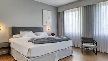 Suite Deluxe, 1 cama matrimonial y sofá cama (Superior) | Ropa de cama de alta calidad y minibar